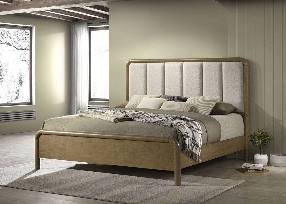 Amsbury Eastern King Bed - Tony’s Furniture Store & Linen (GA) - Multi Location