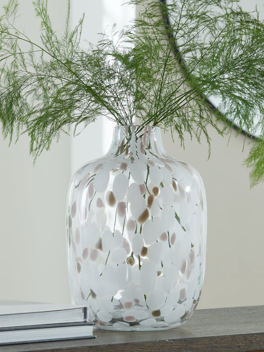 Keelton Vase - Tony’s Furniture Store & Linen (GA) - Multi Location