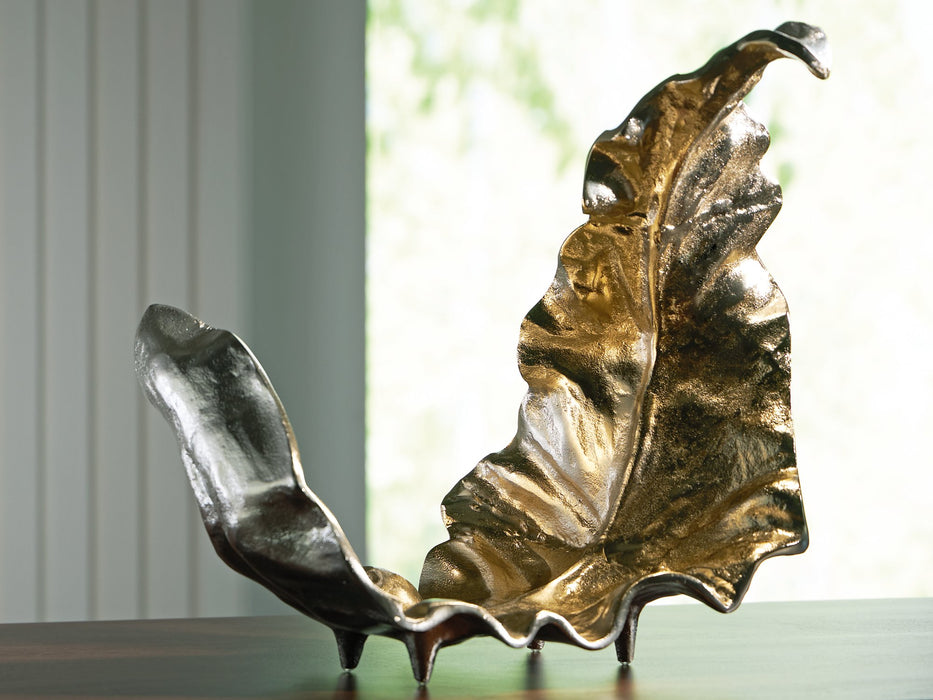 Darinsen Sculpture - Tony’s Furniture Store & Linen (GA) - Multi Location