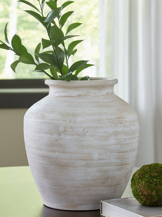 Meadie Vase - Tony’s Furniture Store & Linen (GA) - Multi Location
