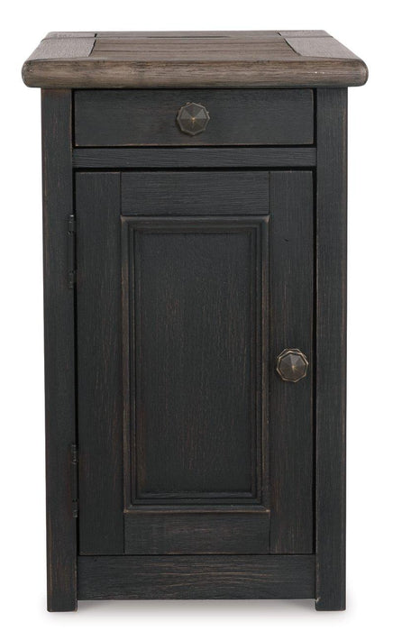 Tyler Creek Chairside End Table with USB Ports & Outlets - Tony’s Furniture Store & Linen (GA) - Multi Location
