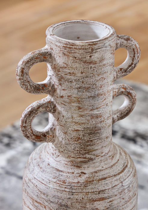 Wellbridge Vase - Tony’s Furniture Store & Linen (GA) - Multi Location