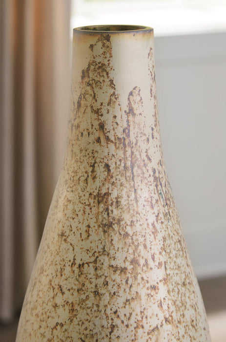 Plawite Vase - Tony’s Furniture Store & Linen (GA) - Multi Location