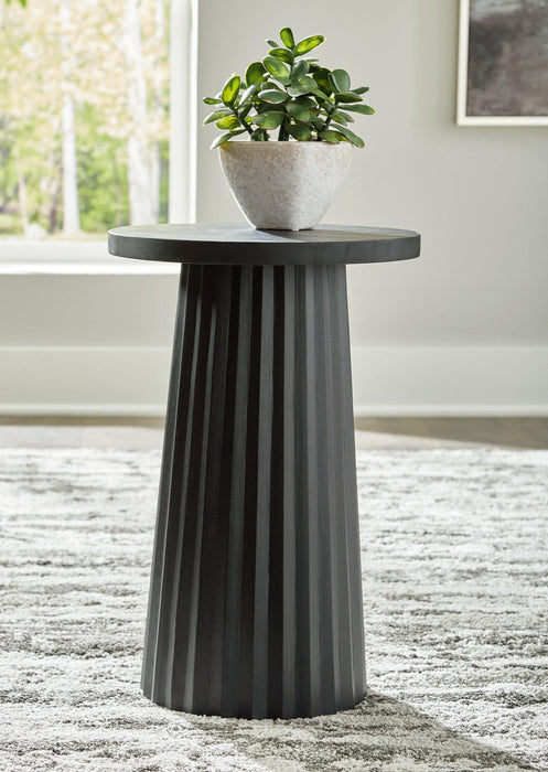 Ceilby Accent Table - Tony’s Furniture Store & Linen (GA) - Multi Location