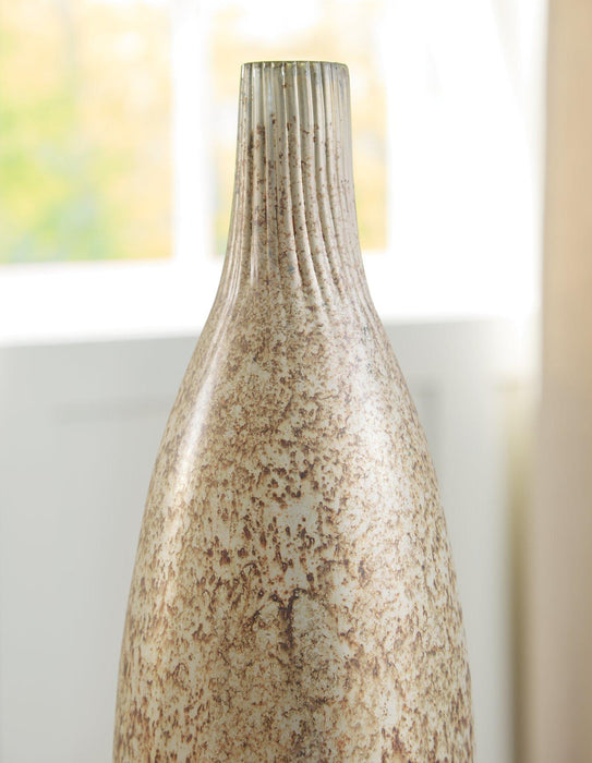Plawite Vase - Tony’s Furniture Store & Linen (GA) - Multi Location