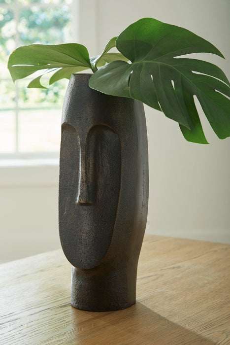 Elanman Vase - Tony’s Furniture Store & Linen (GA) - Multi Location