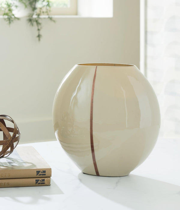 Sheabourne Vase - Tony’s Furniture Store & Linen (GA) - Multi Location
