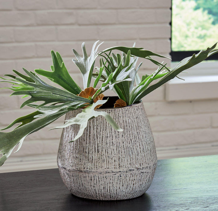 Claymount Vase - Tony’s Furniture Store & Linen (GA) - Multi Location