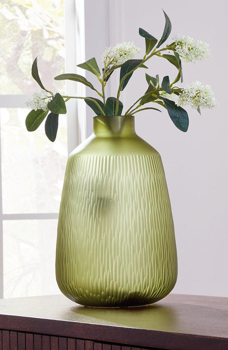 Scottyard Vase - Tony’s Furniture Store & Linen (GA) - Multi Location