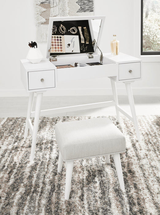Thadamere Vanity with Stool - Tony’s Furniture Store & Linen (GA) - Multi Location