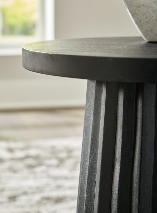 Ceilby Accent Table - Tony’s Furniture Store & Linen (GA) - Multi Location