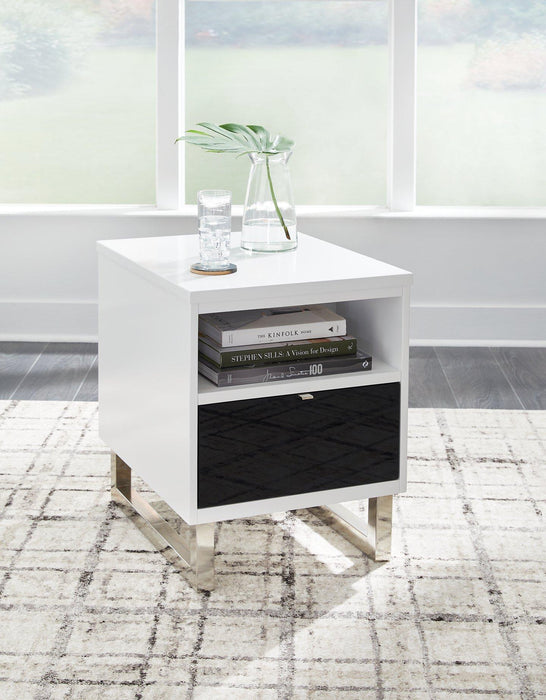 Gardoni Chairside End Table - Tony’s Furniture Store & Linen (GA) - Multi Location