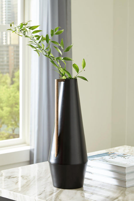 Pouderbell Vase - Tony’s Furniture Store & Linen (GA) - Multi Location