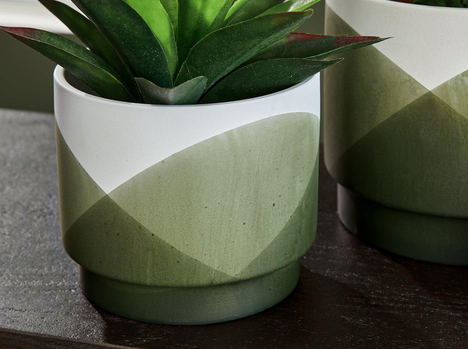 Ardenridge Planter (Set of 2) - Tony’s Furniture Store & Linen (GA) - Multi Location