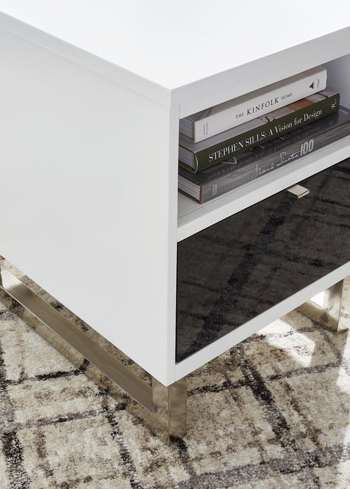 Gardoni Chairside End Table - Tony’s Furniture Store & Linen (GA) - Multi Location