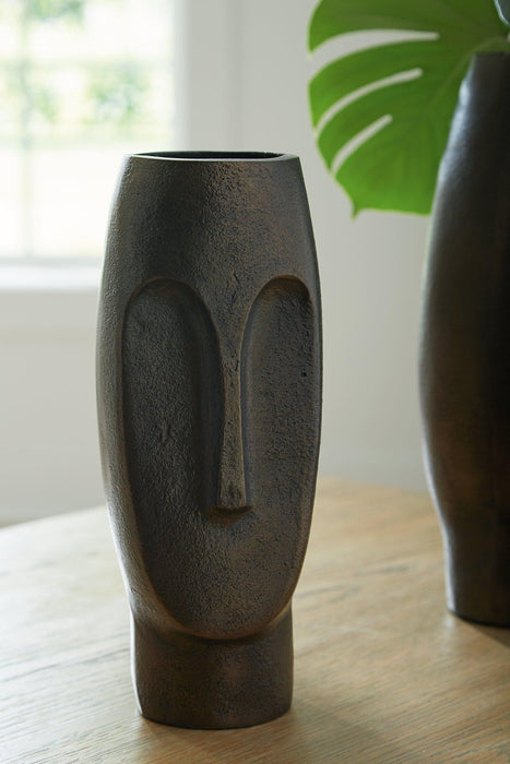 Elanman Vase - Tony’s Furniture Store & Linen (GA) - Multi Location