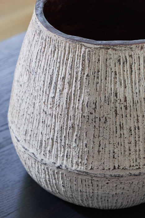 Claymount Vase - Tony’s Furniture Store & Linen (GA) - Multi Location