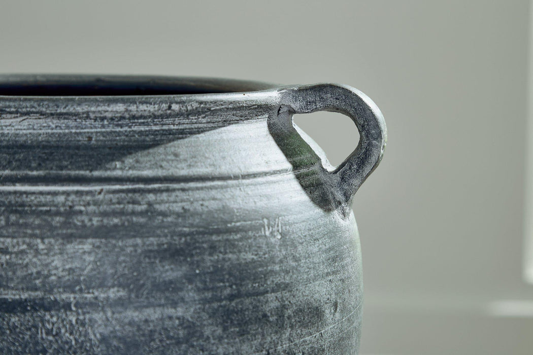 Meadie Vase - Tony’s Furniture Store & Linen (GA) - Multi Location