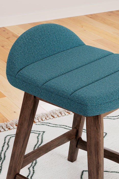 Lyncott Counter Height Bar Stool - Tony’s Furniture Store & Linen (GA) - Multi Location