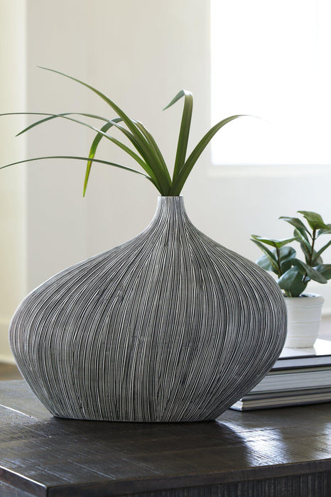Donya Vase - Tony’s Furniture Store & Linen (GA) - Multi Location