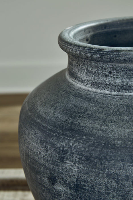 Meadie Vase - Tony’s Furniture Store & Linen (GA) - Multi Location