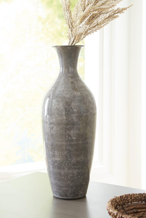 Brockwich Vase - Tony’s Furniture Store & Linen (GA) - Multi Location