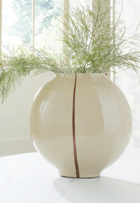 Sheabourne Vase - Tony’s Furniture Store & Linen (GA) - Multi Location