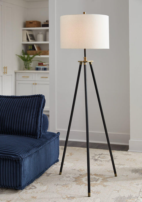 Cashner Floor Lamp - Tony’s Furniture Store & Linen (GA) - Multi Location
