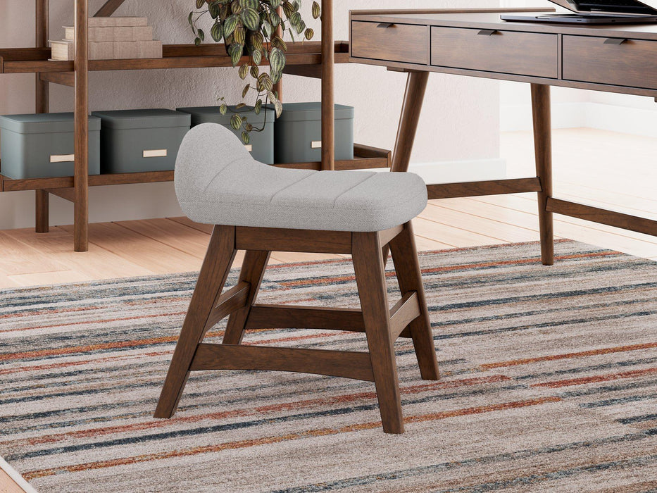 Lyncott Home Office Set - Tony’s Furniture Store & Linen (GA) - Multi Location