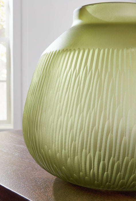 Scottyard Vase - Tony’s Furniture Store & Linen (GA) - Multi Location