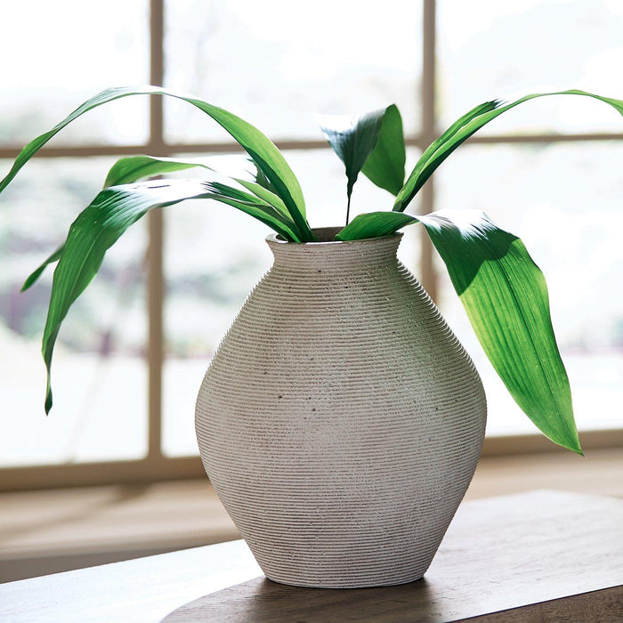 Hannela Vase - Tony’s Furniture Store & Linen (GA) - Multi Location