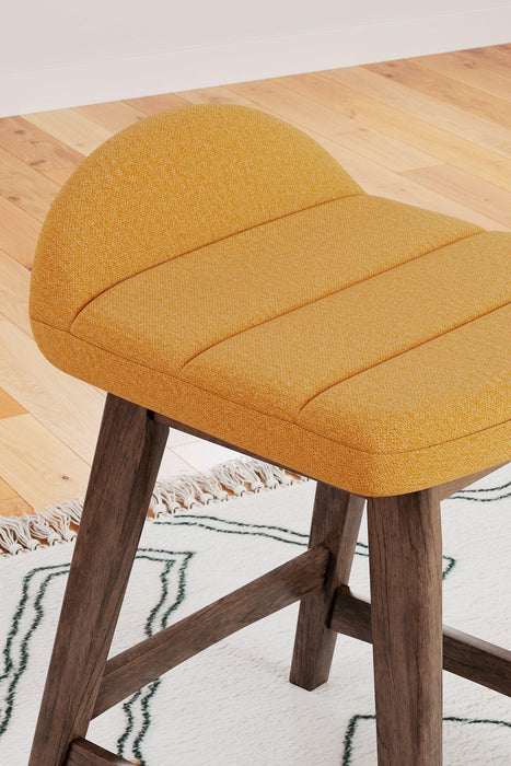 Lyncott Counter Height Bar Stool - Tony’s Furniture Store & Linen (GA) - Multi Location