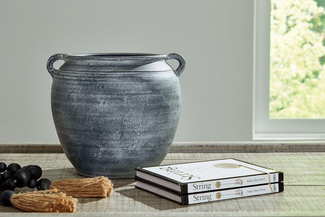 Meadie Vase - Tony’s Furniture Store & Linen (GA) - Multi Location