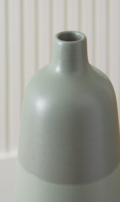 Peerland Vase - Tony’s Furniture Store & Linen (GA) - Multi Location