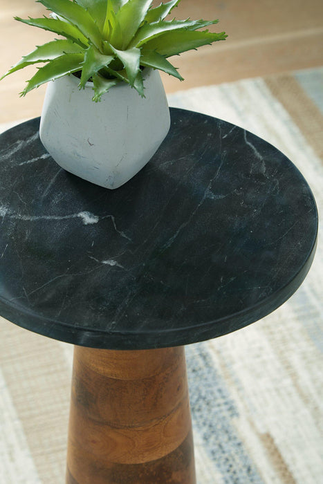 Quinndon Accent Table - Tony’s Furniture Store & Linen (GA) - Multi Location