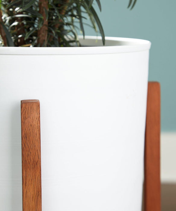 Dorcey Planter (Set of 2) - Tony’s Furniture Store & Linen (GA) - Multi Location