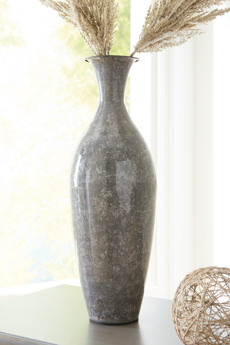 Brockwich Vase - Tony’s Furniture Store & Linen (GA) - Multi Location