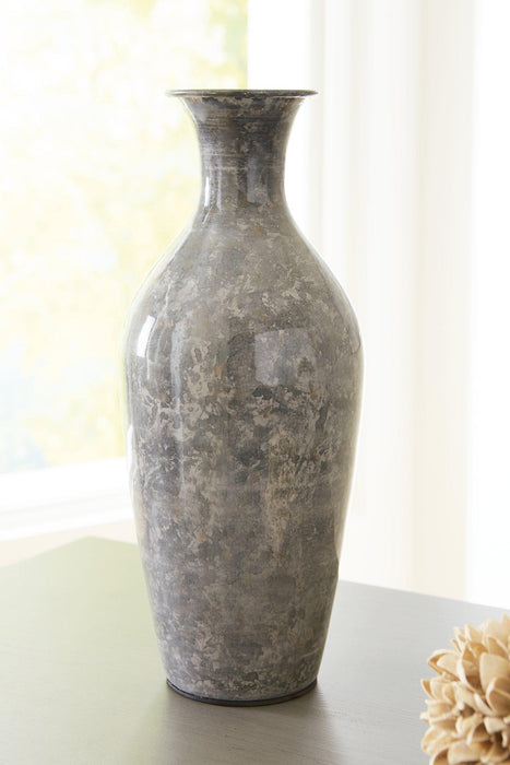 Brockwich Vase - Tony’s Furniture Store & Linen (GA) - Multi Location