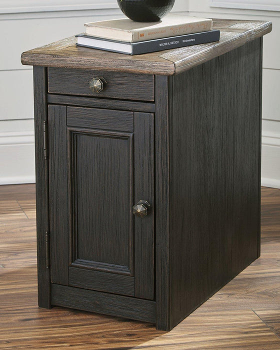 Tyler Creek Chairside End Table with USB Ports & Outlets - Tony’s Furniture Store & Linen (GA) - Multi Location