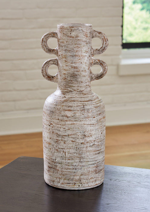Wellbridge Vase - Tony’s Furniture Store & Linen (GA) - Multi Location