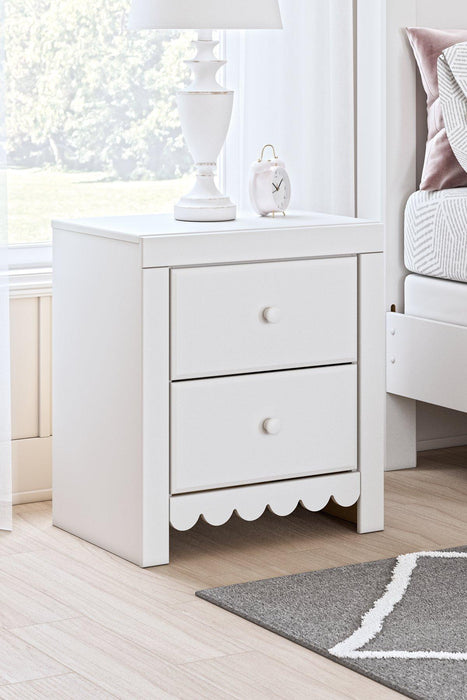 Mollviney Nightstand - Tony’s Furniture Store & Linen (GA) - Multi Location