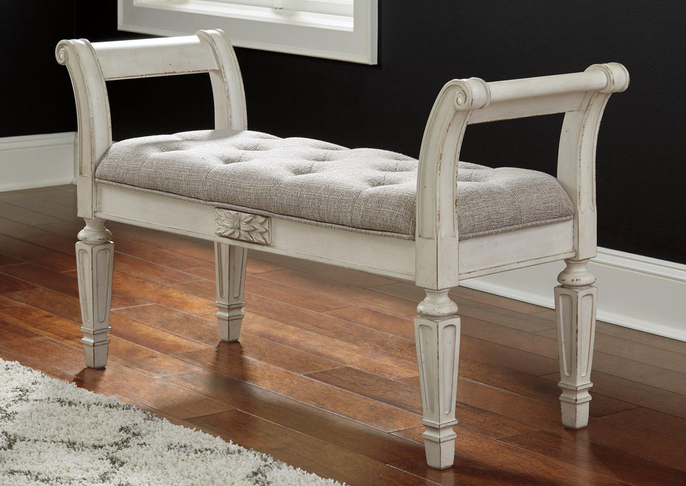 Realyn Accent Bench - Tony’s Furniture Store & Linen (GA) - Multi Location