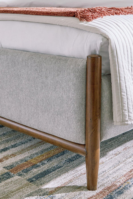 Lyncott Upholstered Bed - Tony’s Furniture Store & Linen (GA) - Multi Location