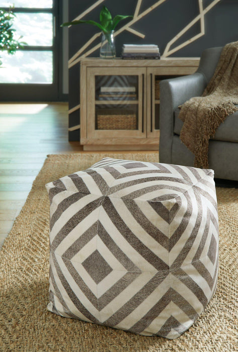 Hartselle Pouf - Tony’s Furniture Store & Linen (GA) - Multi Location