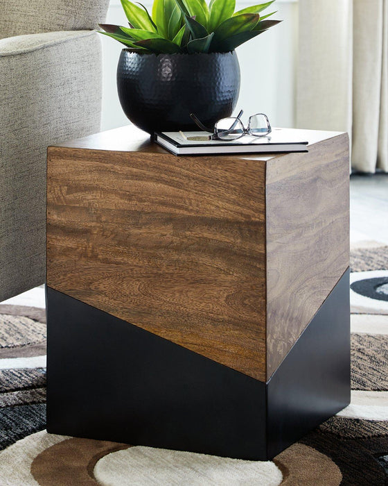 Trailbend Accent Table - Tony’s Furniture Store & Linen (GA) - Multi Location