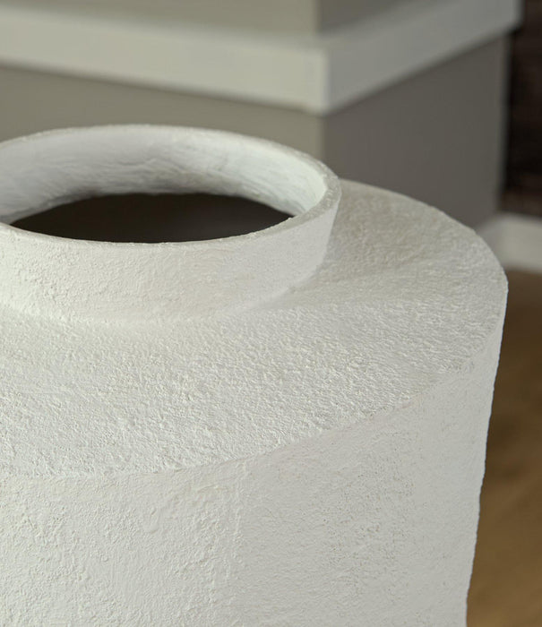Flurinworth Vase - Tony’s Furniture Store & Linen (GA) - Multi Location