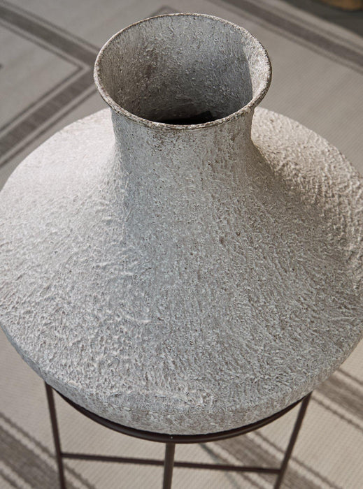 Estonbank Vase - Tony’s Furniture Store & Linen (GA) - Multi Location